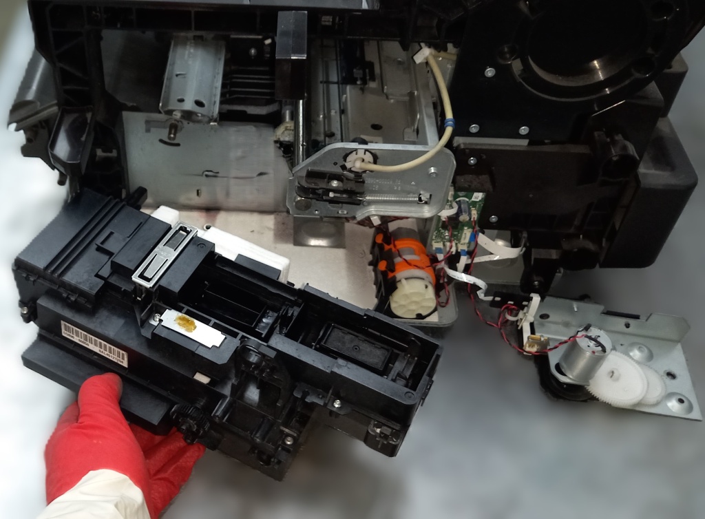 Замена/восстановление сервисной станции HP T120/T125/T130/T520/T525/T530 (памперса, губки, абсорбера).
